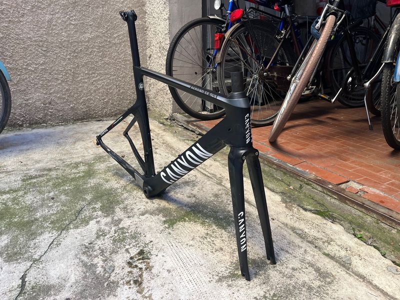 Used Canyon CF SLX Frameset 2015 Road & Gravel, Black — image 5 of 6