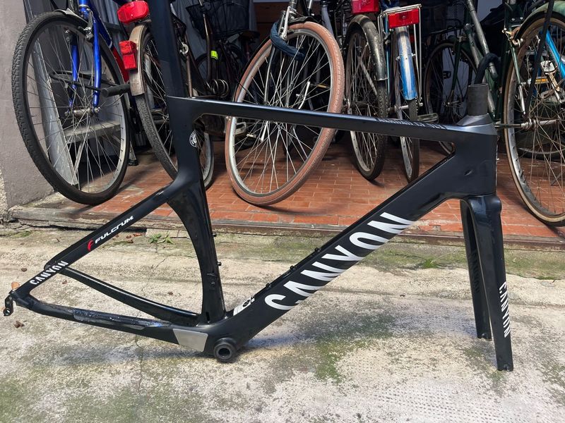 Used Canyon CF SLX Frameset 2015 Road & Gravel, Black — image 6 of 6