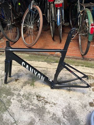 Used Canyon CF SLX Frameset 2015 Road & Gravel, Black — image 3 of 6