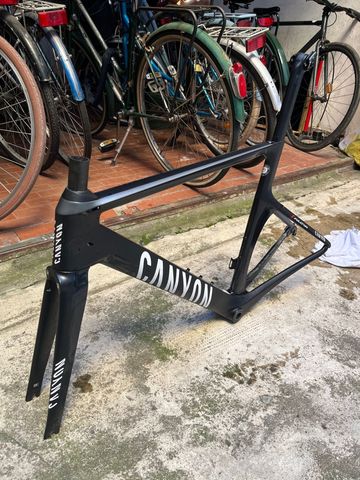 Used Canyon CF SLX Frameset 2015 Road & Gravel, Black — image 2 of 6