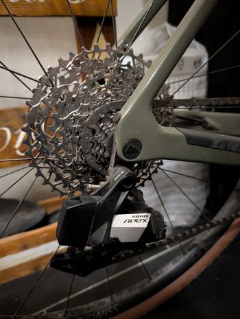 Used Canyon Grizl CF SL 6 AXS 2024 2024 Road & Gravel — image 3 of 6