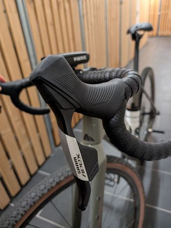 Used Canyon Grizl CF SL 6 AXS 2024 2024 Road & Gravel — image 4 of 6