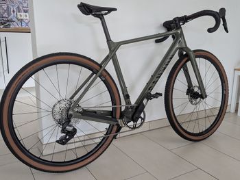 Used Canyon Grizl CF SL 6 AXS 2024 2024 Road & Gravel — image 1 of 6
