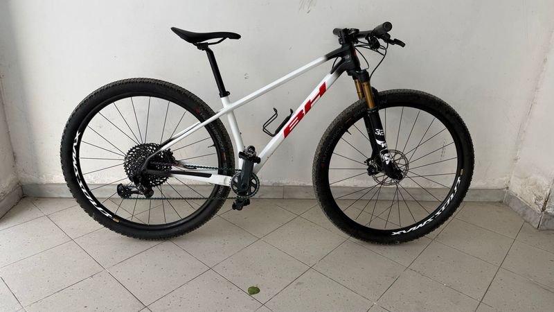Used BH Ultimate RC 2024 Mountainbike, White — image 1 of 13