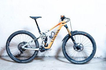 Brugt Canyon Strive CFR 2022 2022 MTB