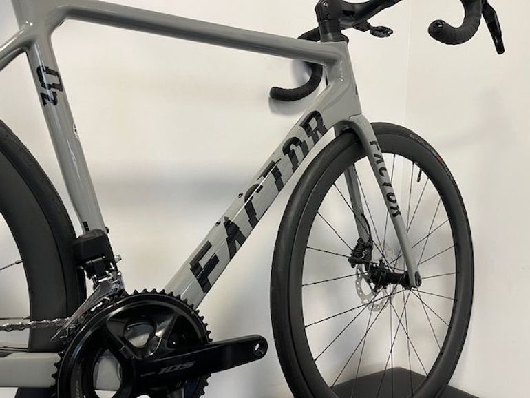 Used Factor Shimano 105 Di2 2025 Road & Gravel, Light Gray — image 2 of 3