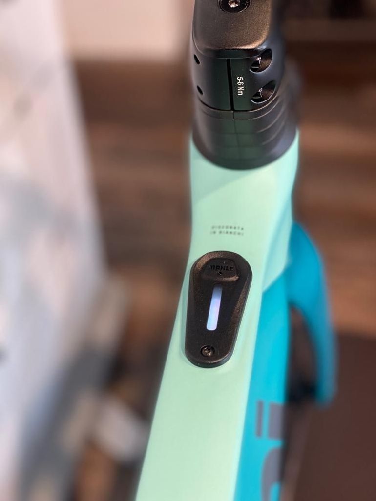 Used Bianchi e-Oltre Ultegra Di2 2025 2025 Road & Gravel — image 5 of 7