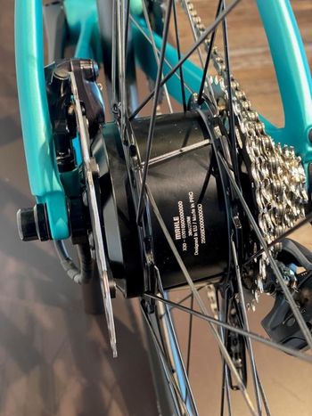 Used Bianchi e-Oltre Ultegra Di2 2025 2025 Road & Gravel — image 6 of 7