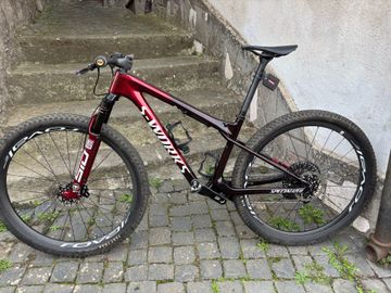Used Specialized World Cup 2024 Mountainbike, Red — image 2 of 5