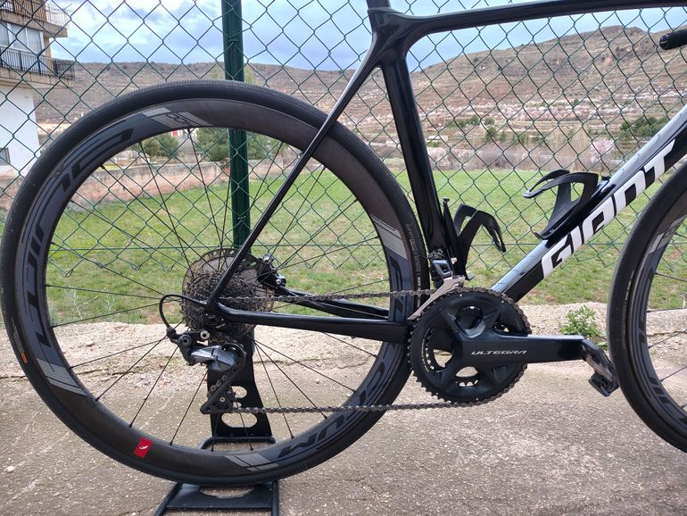 Used Giant TCR Advanced 1 Disc-KOM 2018 2018 Road & Gravel, Black — image 3 of 5
