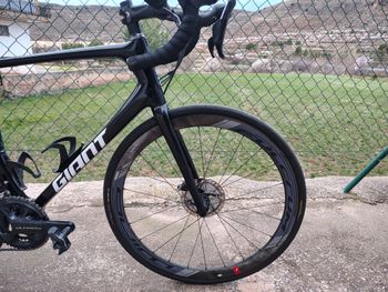 Used Giant TCR Advanced 1 Disc-KOM 2018 2018 Road & Gravel, Black — image 2 of 5