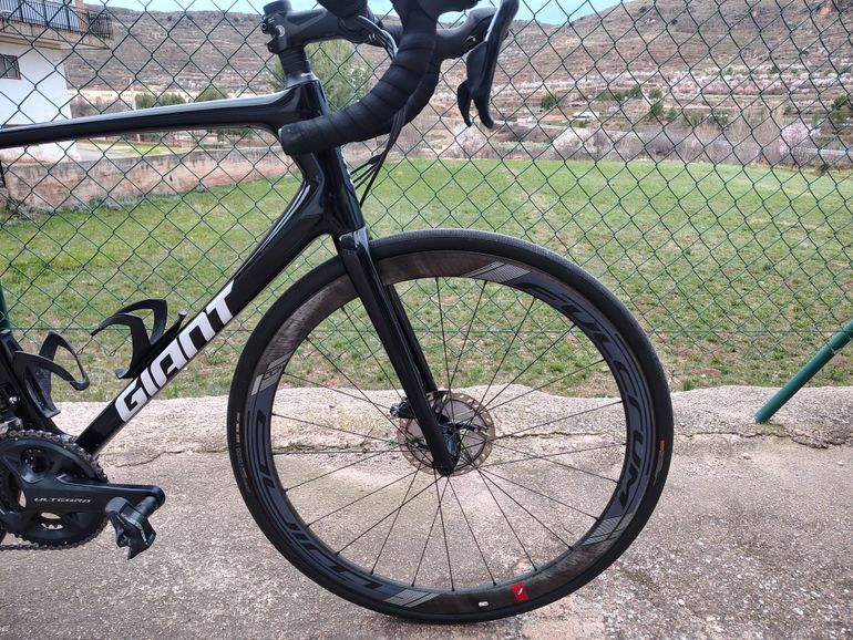 Used Giant TCR Advanced 1 Disc-KOM 2018 2018 Road & Gravel, Black — image 2 of 5