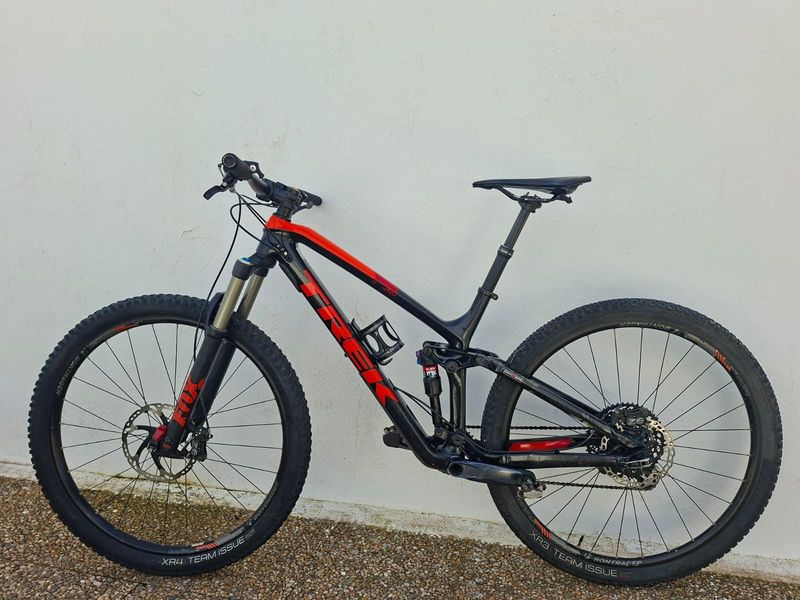 Trek Fuel EX 9.7 29 2017 2017 Mountainbike usato, Nero — immagine 2 di 7
