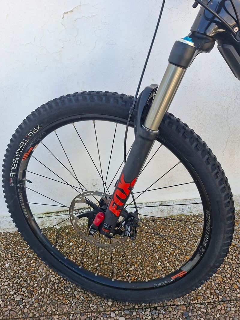 Trek Fuel EX 9.7 29 2017 2017 Mountainbike usato, Nero — immagine 4 di 7