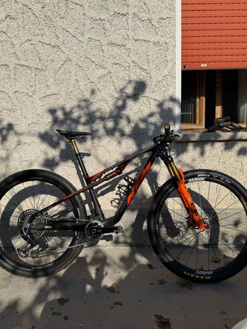Tweedehands KTM SCARP EXONIC 2025 2025 Mountainbike — afbeelding 1 van 7