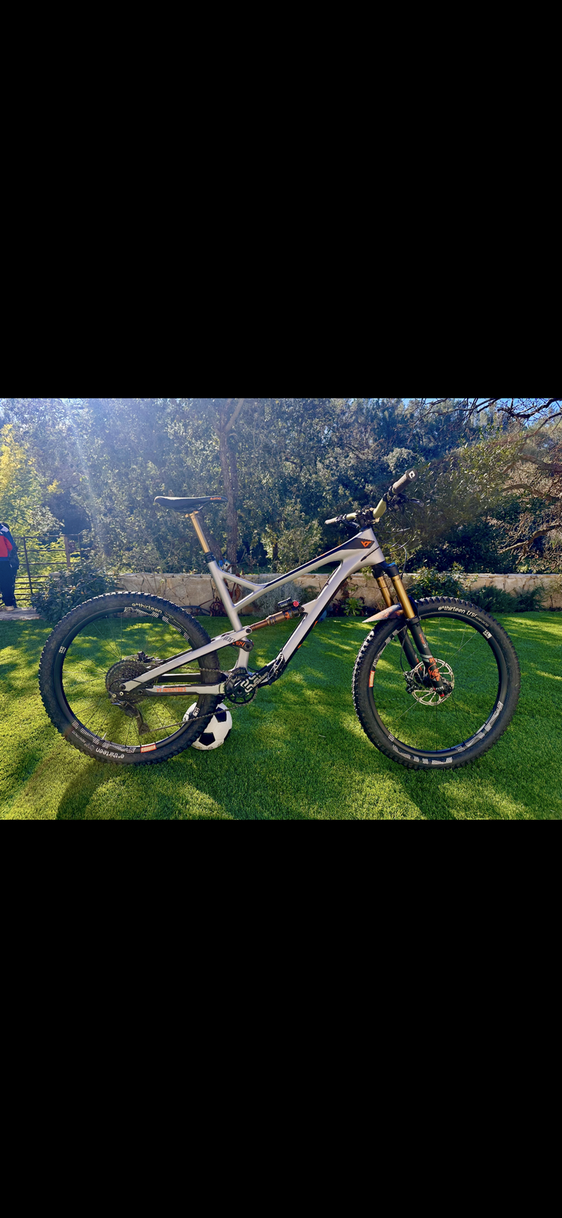 YT Industries Jeffsy Shimano XTR 2018 Mountainbike usato, Grigio chiaro — immagine 1 di 7