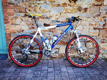 Specialized Stumpjumper M4 Comp 2001 Mountainbike usato, Blu — immagine 2 di 4