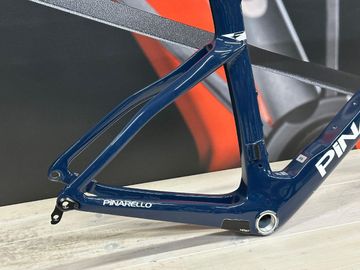 Pinarello DOGMA F 2024 - Frameset Frameset 2024 Road & Gravel usato, Blu — immagine 7 di 9