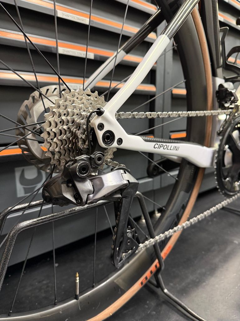 Used Cipollini BOND EVO Q30MP SHIMANO ULTEGRA DI2 2023 2023 Road & Gravel, White — image 7 of 12