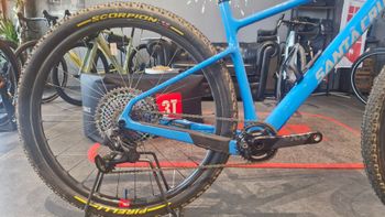 Used Santa Cruz Highball XX1 AXS Reserve / Carbon CC / 29 2020 2020 Mountainbike, Blue, 29 — image 2 of 7