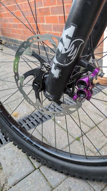 Used Commencal CLASH ESSENTIAL FOX 2019 2019 Mountainbike, Light Gray, 27.5 — image 3 of 6