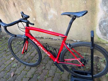 Used Specialized Men's Tarmac Expert 2018 2018 Road & Gravel, Red — image 4 of 5