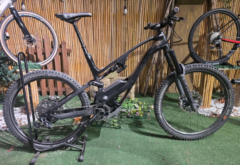Lapierre Overvolt GLP 2 Team 2022 2022 Mountainbike usato, Nero — immagine 1 di 10