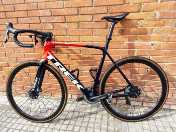 Used Trek Émonda SLR 7 eTap 2022 2022 Road & Gravel — image 2 of 13