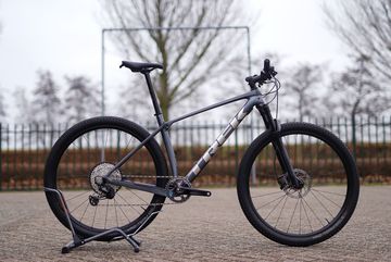 Used Trek Procaliber 9.6 2024 2024 Mountainbike, Light Gray, 29 — image 1 of 9