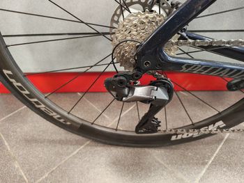 Used Specialized Tarmac Shimano Ultegra Di2 2023 Road & Gravel — image 5 of 10