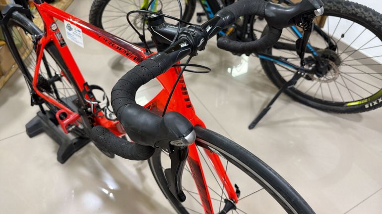 Used Giant Propel Advanced 2 2018 Road & Gravel — image 2 of 9