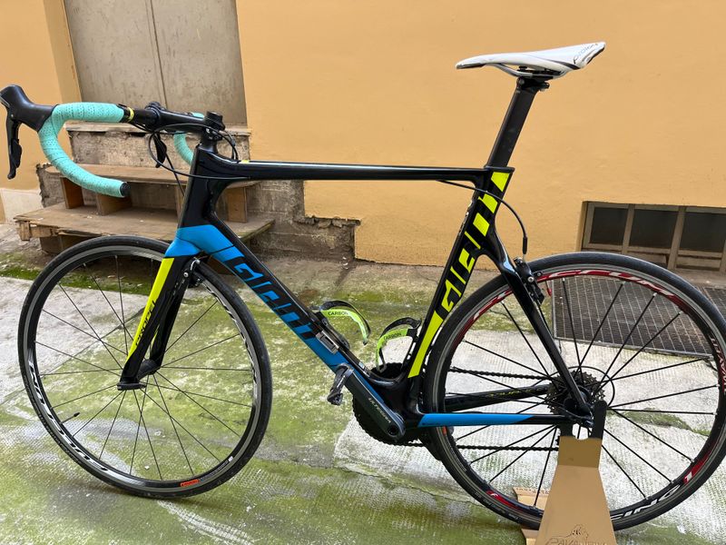 Used Giant Propel Advanced 1 2017 2017 Road & Gravel, Black — image 1 of 5