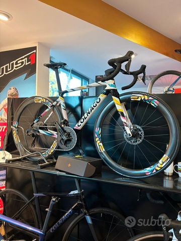 Tweedehands Colnago V4Rs Edizione Mondiale Pogacar-Disc Dura-Ace Di2 9200 W/ENVE SES 4.5 Wheels 2024 2025 Road & Gravel