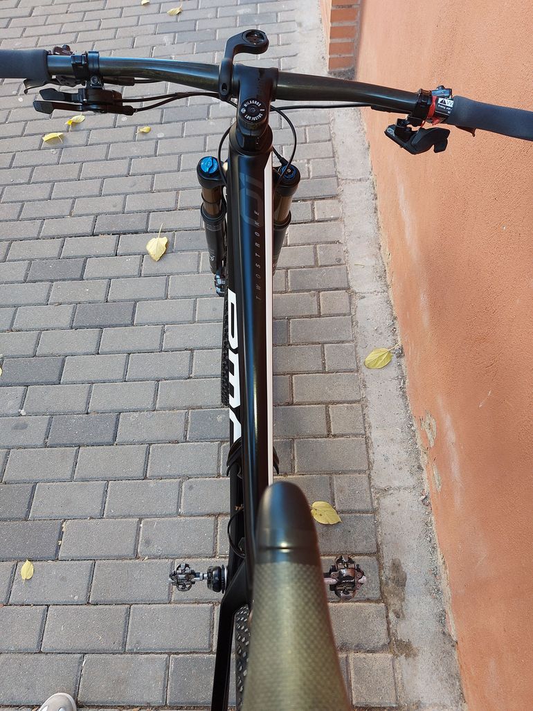 BMC Twostroke SRAM GX Eagle AXS 2021 Mountainbike usato, Nero — immagine 2 di 9