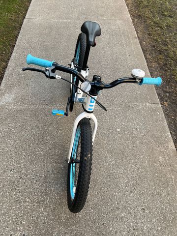Used Trek Precaliber 20 2022 2022 Youth, White — image 3 of 4