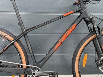 Gebrauchtes KTM MYROON COMP 29 2025 2025 Mountainbike, Schwarz, 29 — Bild 4 von 9