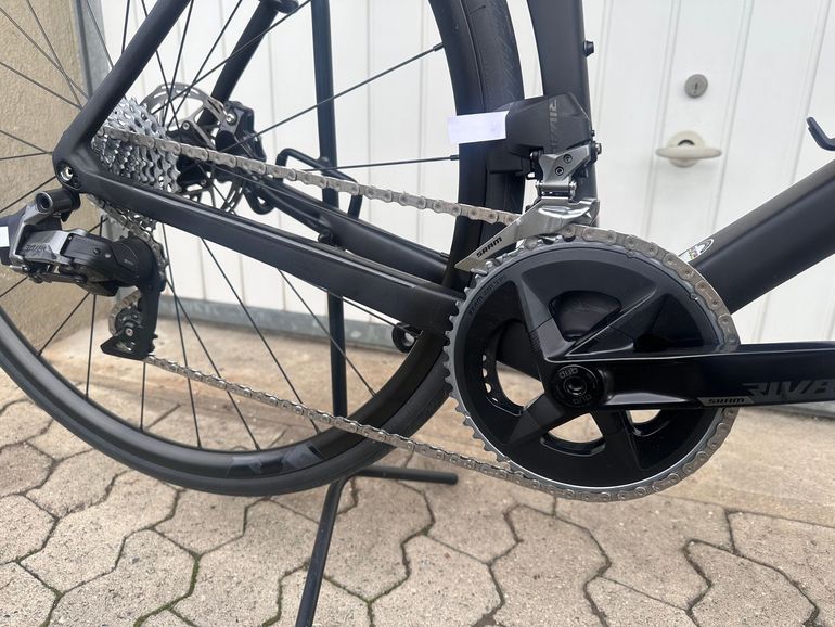 Used Colnago V3 Disc Rival AXS Bike 2024 2024 Road & Gravel, Schwarz — image 2 of 9