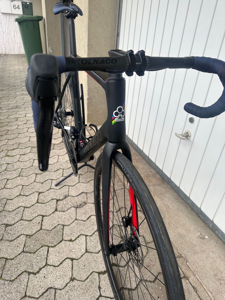Used Colnago V3 Disc Rival AXS Bike 2024 2024 Road & Gravel, Schwarz — image 3 of 9