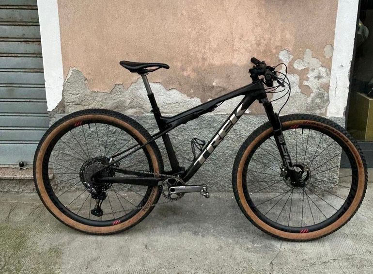 Used Trek Supercaliber 9.9 XTR 2021 2021 Mountainbike — image 1 of 3