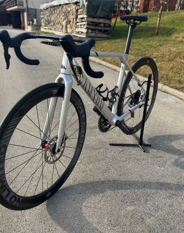 Canyon Ultimate CFR eTap 2023 2023 Road & Gravel d'occasion — image 3 sur 9