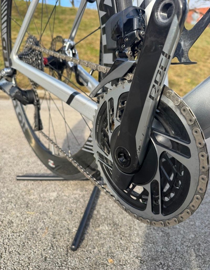 Canyon Ultimate CFR eTap 2023 2023 Road & Gravel d'occasion — image 5 sur 9
