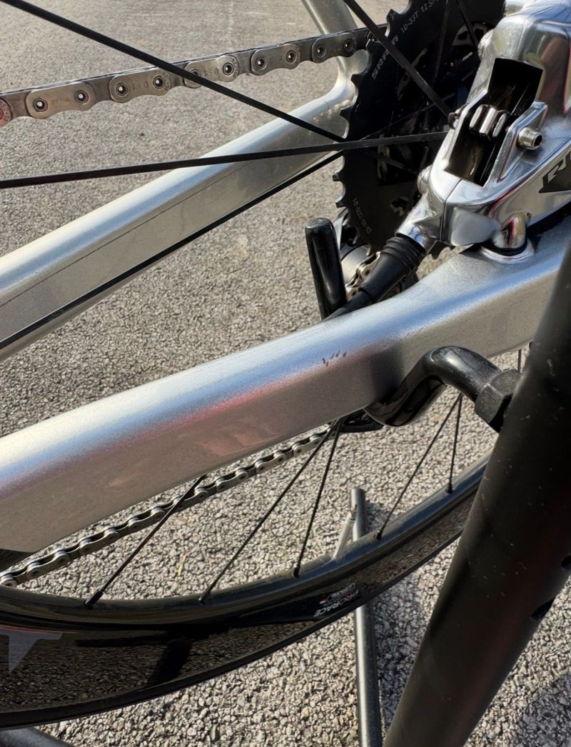 Canyon Ultimate CFR eTap 2023 2023 Road & Gravel d'occasion — image 8 sur 9