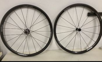 Used Trek Madone Shimano Dura Ace Di2 2011 Road & Gravel, Rot — image 6 of 11