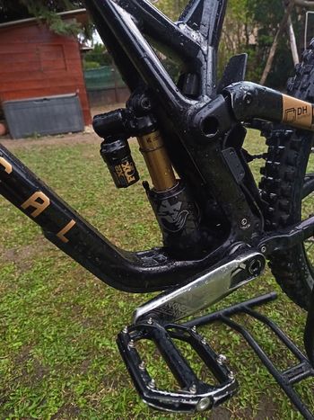 Used Commencal SUPREME DH V5 SIGNATURE LTD MOTO STYLE 2024 2024 Mountainbike, Black, 29, 27.5 — image 4 of 6