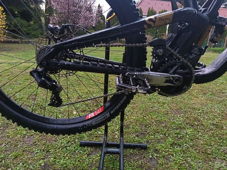 Used Commencal SUPREME DH V5 SIGNATURE LTD MOTO STYLE 2024 2024 Mountainbike, Black, 29, 27.5 — image 3 of 6