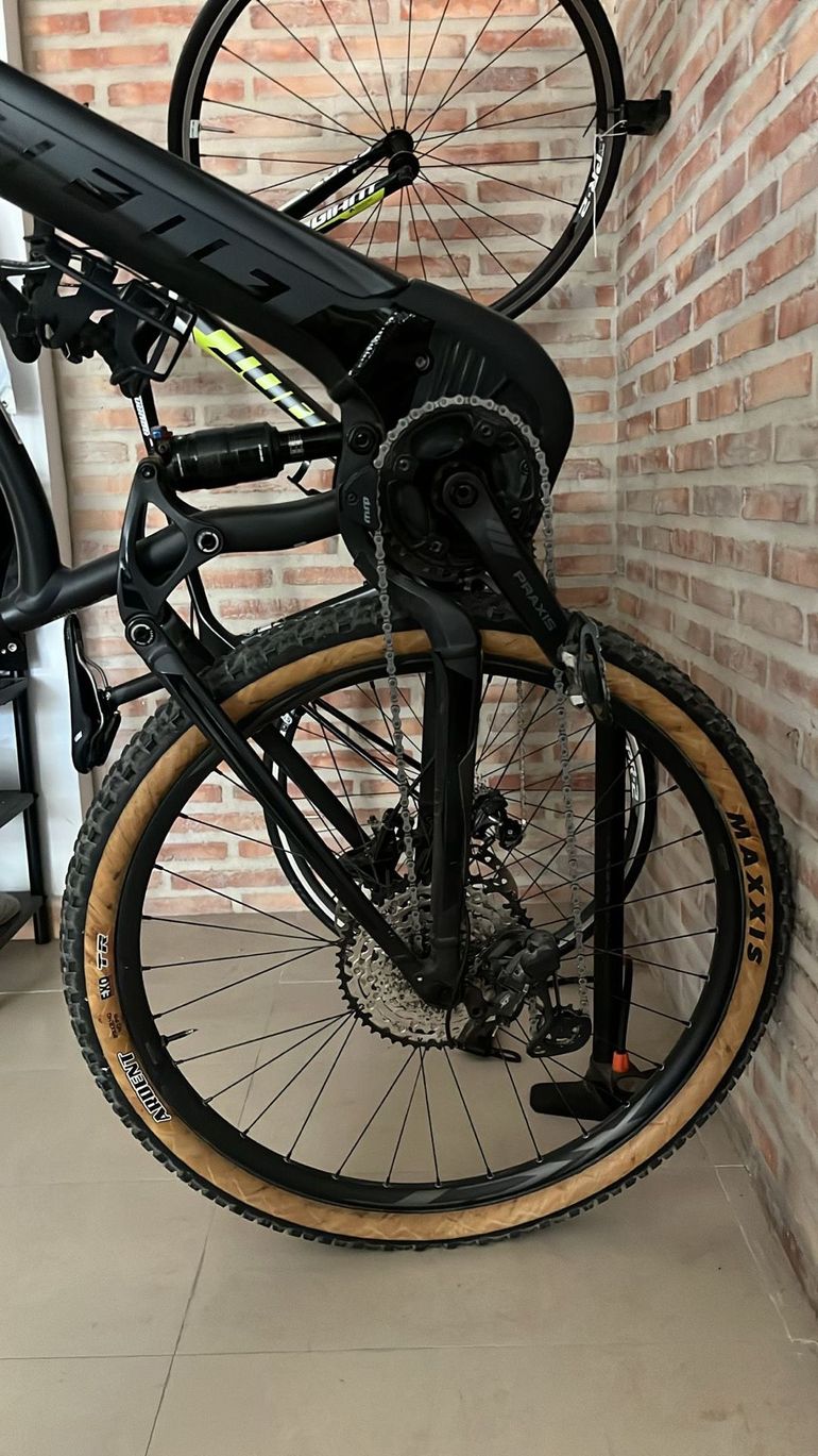 Used Giant Stance E+ 1 2023 2023 Mountainbike — image 2 of 3
