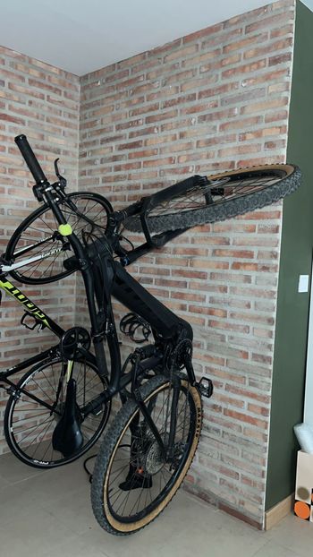 Used Giant Stance E+ 1 2023 2023 Mountainbike — image 1 of 3