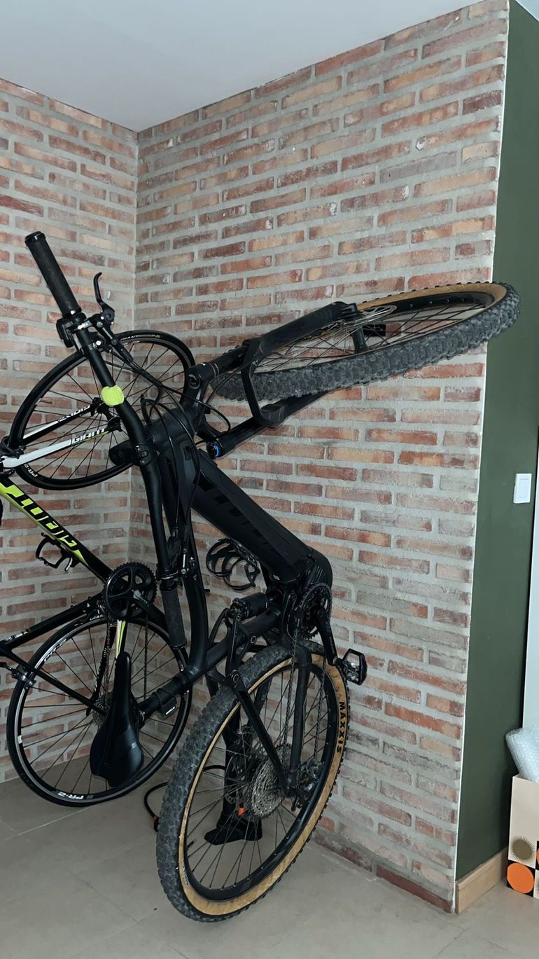 Used Giant Stance E+ 1 2023 2023 Mountainbike — image 1 of 3