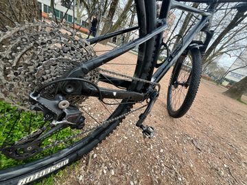 Used Giant Xtc Shimano Deore 2022 Mountainbike, Black — image 3 of 5