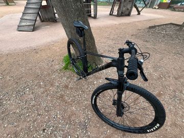 Used Giant Xtc Shimano Deore 2022 Mountainbike, Black — image 2 of 5
